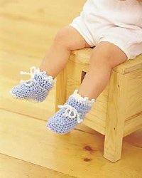 http://www.favecrafts.com/master_images/Crochet/baby-booties.jpg