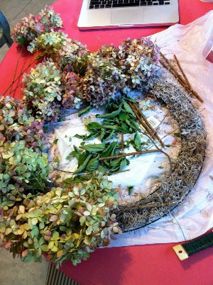 Craft Ideas Dried Roses on Keep Adding Flowers Around The Frame Until You Get To The Starting