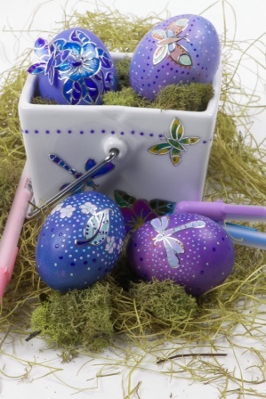 http://www.favecrafts.com/master_images/Holiday/Easter/DimensionalEasterEggs(1).jpg