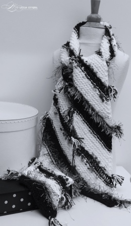 http://www.favecrafts.com/master_images/Knitting/Knit%20Diagonal%20Black%20and%20White%20Scarf.jpg