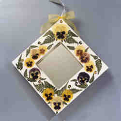 Flower Mirror on Pressed Flower Mirror   Favecrafts Com