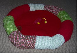 http://www.favecrafts.com/master_images/Sewing/Kitty-Sock-Bed.jpg