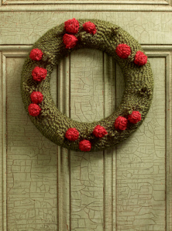 Christmas Yarn Wreath with Berries