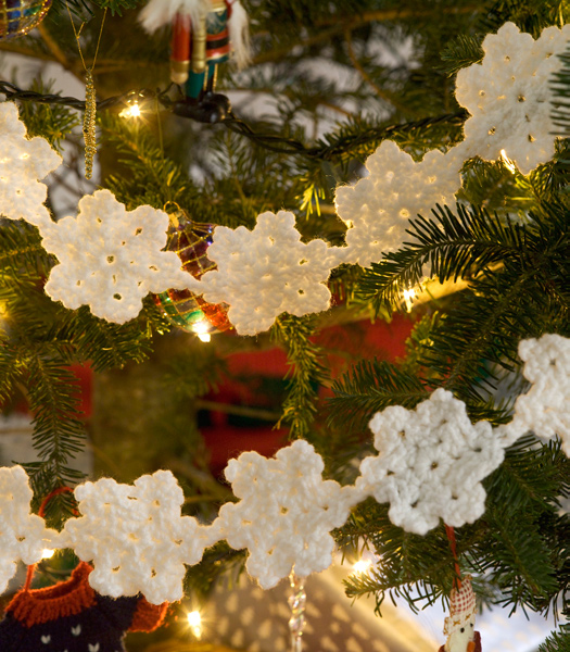 Crochet Snowy Garland