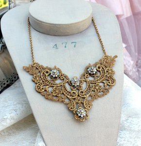 Stunning DIY Crochet Necklace