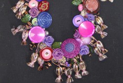 Vintage Look Blooms & Buttons Necklace